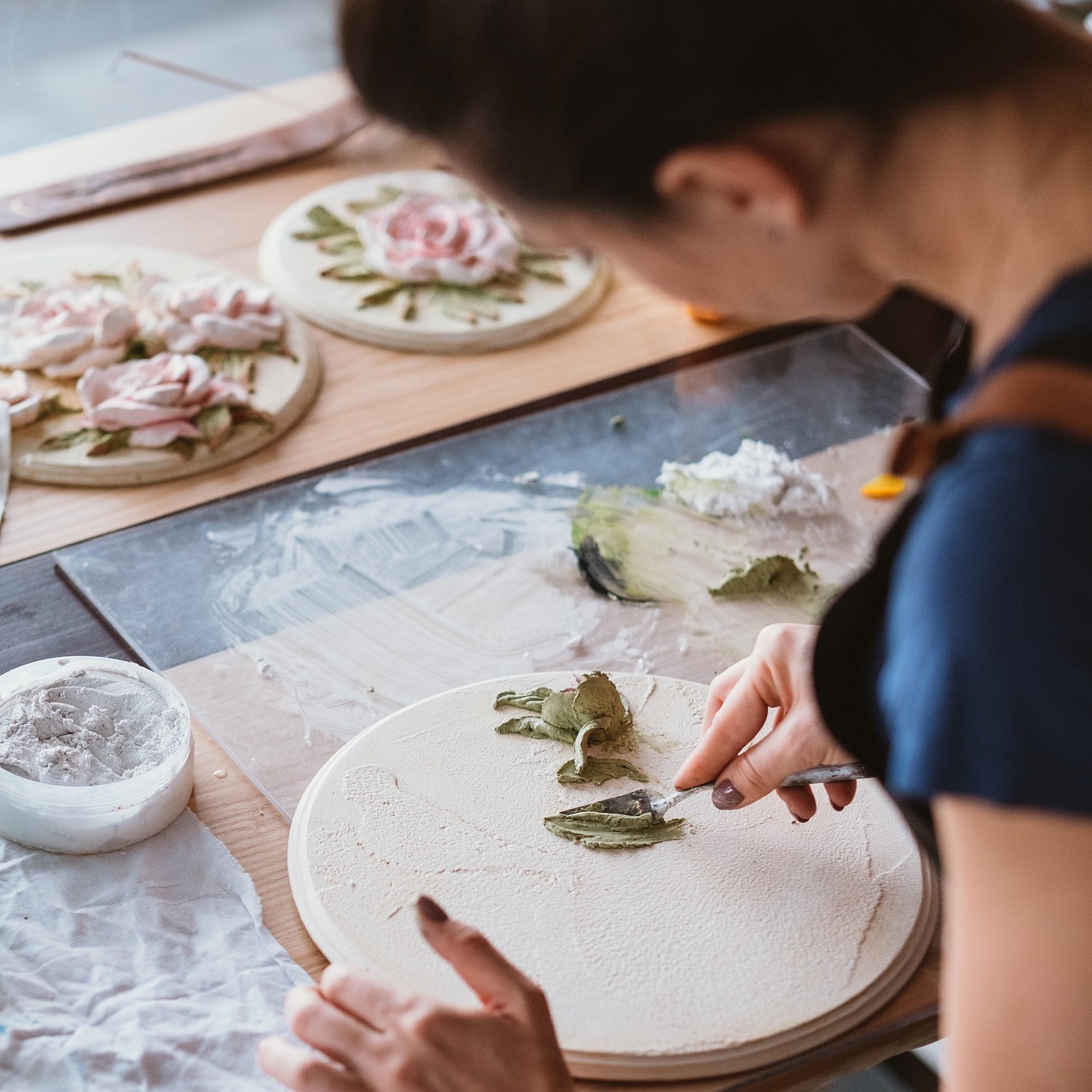 Epoxy resin art pouring
